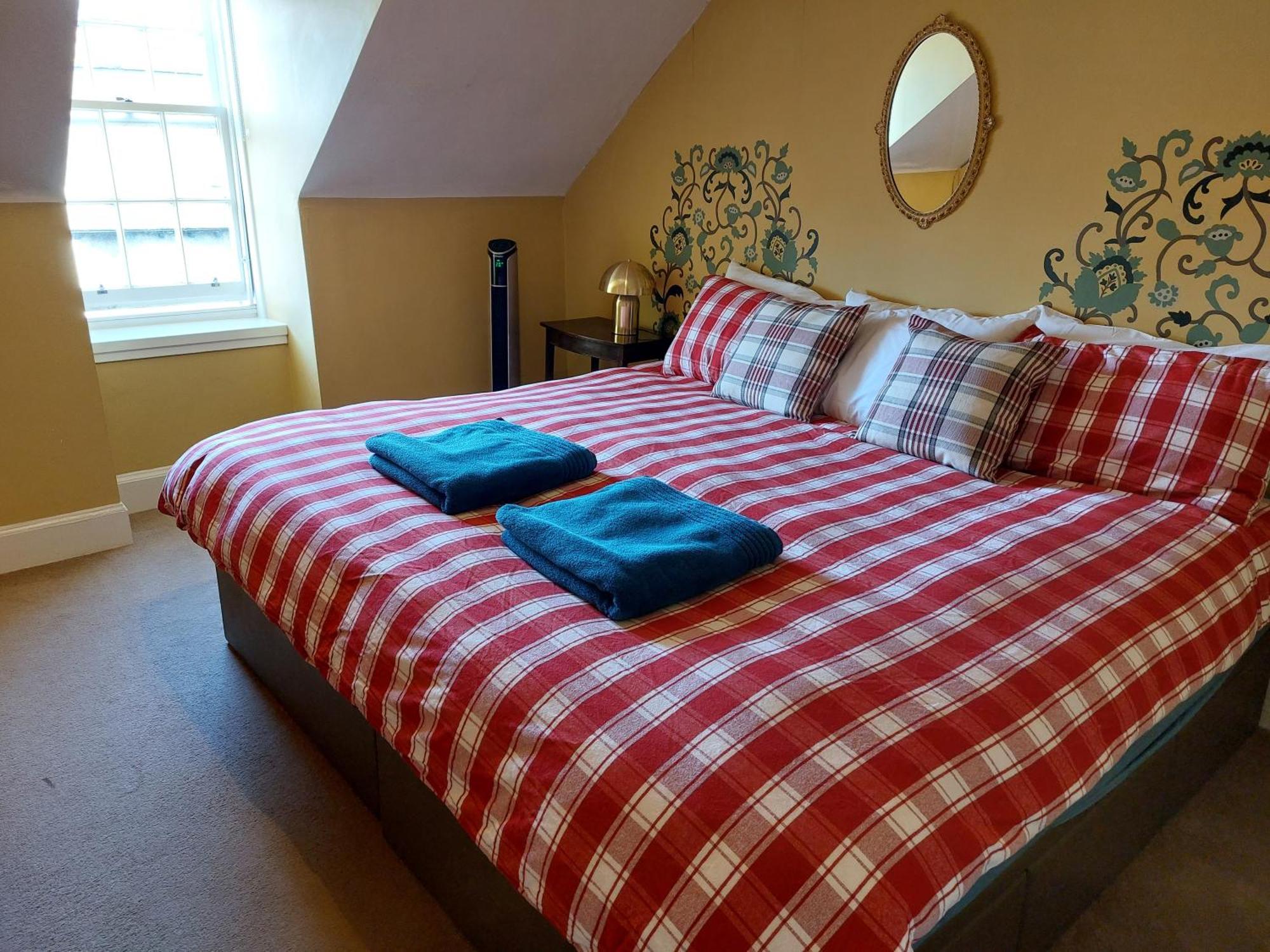 Apartamento Stunning 5Br Royal Mile Penthouse Edimburgo Exterior foto